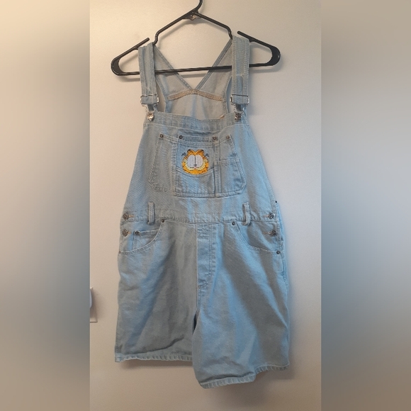 Jerry Leigh Denim - Light Wash Denim Garfield Patch Short Overalls - size large